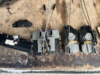 Zámky dverí Peugeot 206