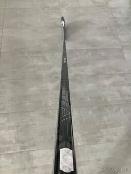 Predám hokejku Bauer Hyperlite 2