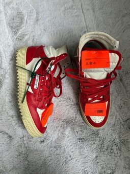 Off-white topanky