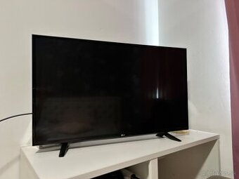 LG čierny televízor