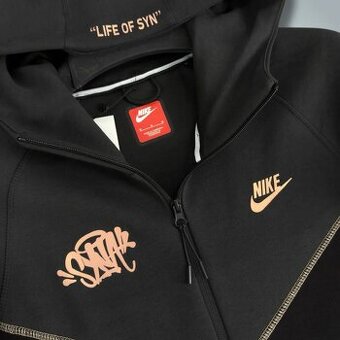 Nike tech fleece x Syna World