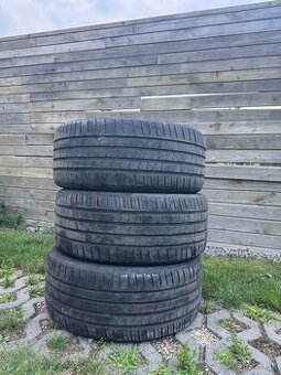 225/40 r18