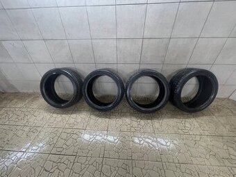 225/40R18