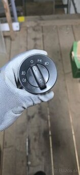Vypínač svetiel octavia 1-2-3 golf5-6-7 seat  audi