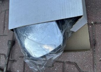 Rozne bocne zrkadla a kryty na svetla na auto