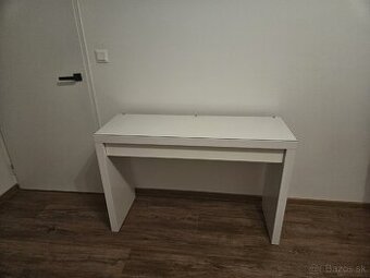 Toaletný stolík z IKEA
