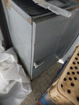 Sústružnícky stolík, skriňa na náradie