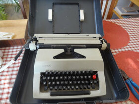 Predám písací stroj Consul-model 2226 -už retro