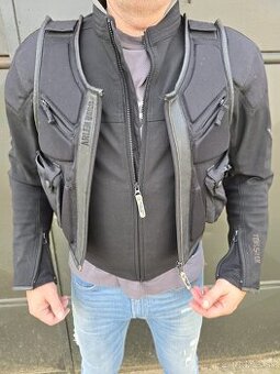 Čierna bunda s výstuhami Arlen Ness vrátane ochrannej vesty