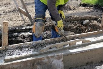 🏗️ ZÁKLADOVÉ DOSKY A HRUBÉ STAVBY – SPOĽAHLIVO A ODBORNE 🏗