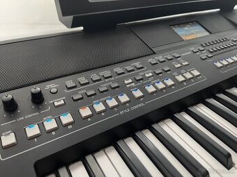 Yamaha psr sx600