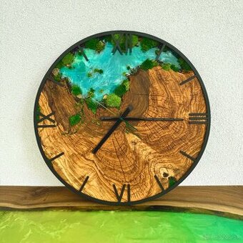 Machove hodiny s drevom s epoxidom 60cm olivove drevene