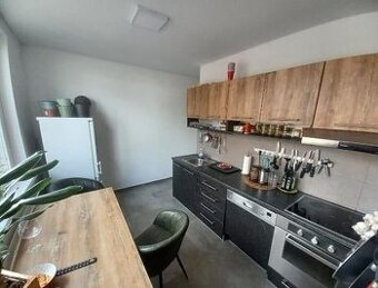 PRENÁJOM 2-IZBOVY BYT PRIAMO V POVAŽSKEJ BYSTRICI / CENTRUM