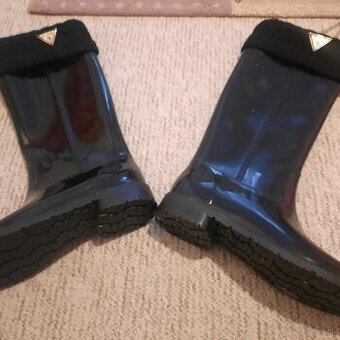 GUESS Gumáky 'RIBE' čierna cislo 41