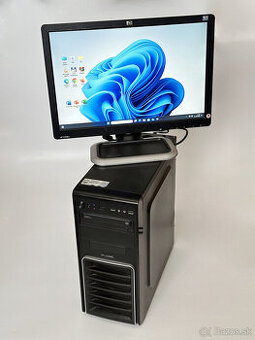 Počítač Logic s monitorom a príslušenstvom