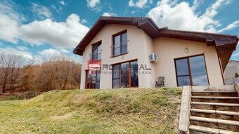 Na PREDAJ 5 izbový rodinný dom s nádherným výhľadom a garáž - 1