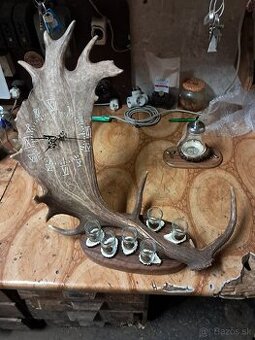 Hodiny, dekoracia pre polovnika