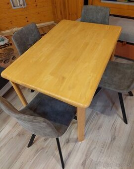 Drevený jedálenský stôl 110x75cm