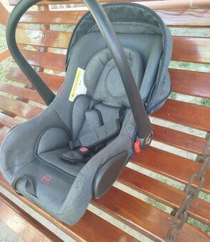 Predám detskú autosedačku od 0 do 13 kg