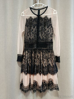 Šaty z Paríža, čipska, veľ. S-M, ako NOVÉ