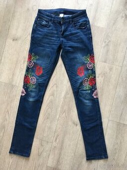 dámske rifle s výšivkou zn. HOUSE