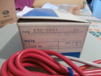 Univerzalný sensor E3S-5E41,5E4,NPN.