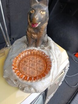 POPOLNIK PES A STARY SVIETNIK