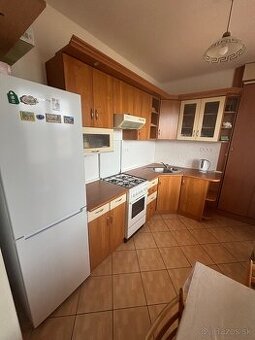 Prenájom 2-izbového bytu s balkónom v centre SNV - 1