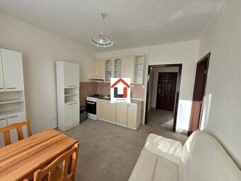 NÁJOM OD 1.MARCA : 1 izbový byt s loggiou v Komárne/CENTRUM