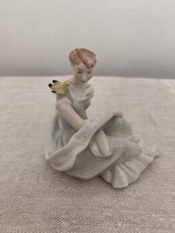 Royal dux žena s vtáčikom porcelánová soška