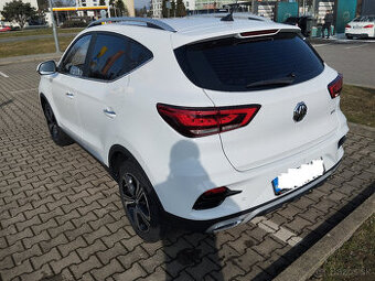 MG ZS ESSENTIAL PLUS 1.5 DVVT 5MT