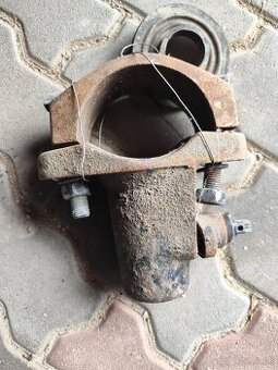 Navŕtavací liatinový pás na prípoj vody , cena 15--  Eu