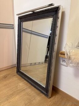 Predam zrkadlo a led svetlo