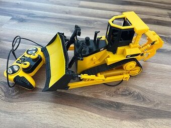Buldozér Caterpillar na ovládanie