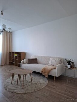 Slnečný 2-izbový byt v centre mesta Levice