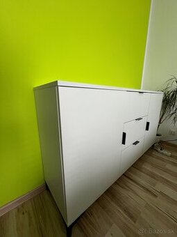 Predám komodu, písací stôl a posteľ