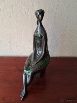 Soška,  sediaca  žena, Jitka  Forejtova