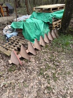 Predám kovové schody – 9 nášľapov, dĺžka cca 275 cm