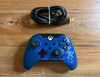 Káblový ovládač na Xbox One