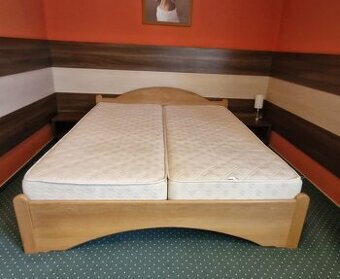 Masívna manželská posteľ plus matrace a rošty