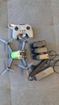 DJI FPV dron + ovládač + 3 batérie + nabíjačka