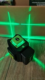 Nivelačný profi laser tzv 4D tj 16/líniový so zeleným lúčom