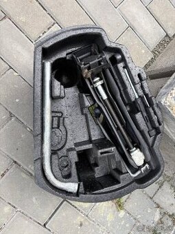 Výplň rezervy zdvihák klúč na koleso Octavia I Golf IV