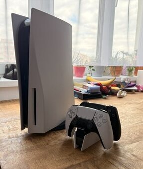 Predám PlayStation 5 + 2× ovládač DualSense