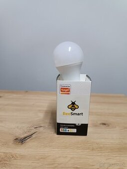 Smart Wi-Fi zásuvka + Smart LED žiarovka (Tuya / Smart)
