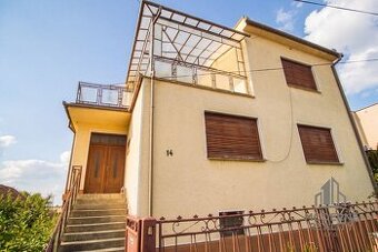 4-izbový rodinný dom s garážou a terasou vo vyhľadávanej lok