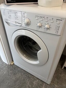 Práčka Indesit