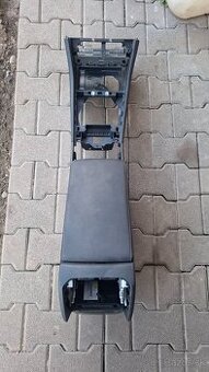 Stredová konzola s lakťovou opierkou na Škoda Superb 3