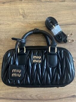 kabelka miu