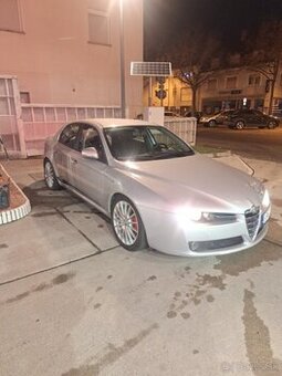 Rozpredám na náhradné diely alfa 159